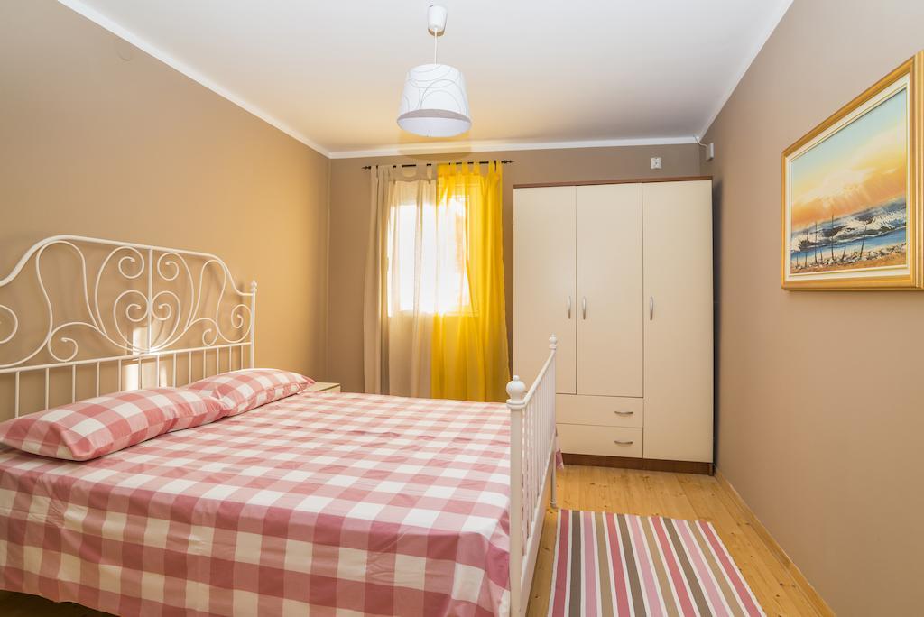 Apartments & Rooms Buoni Amici Murine Habitación foto